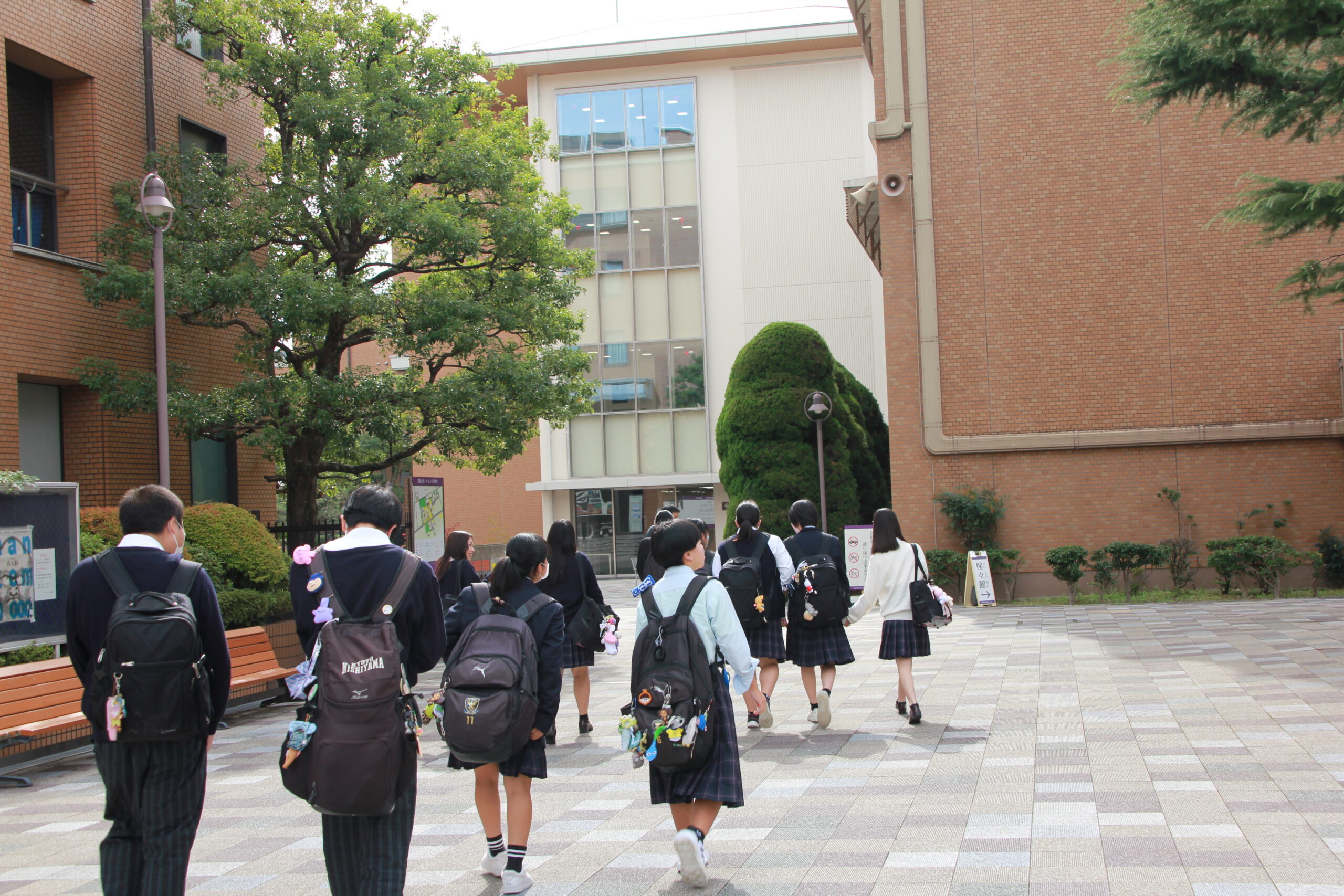 京都西山高等学校の生徒の皆さんが来てくださいました